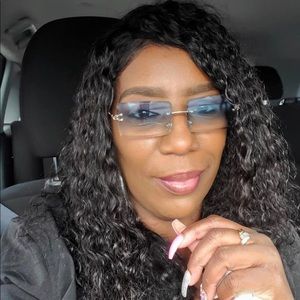 Meet your Posher, Carmella